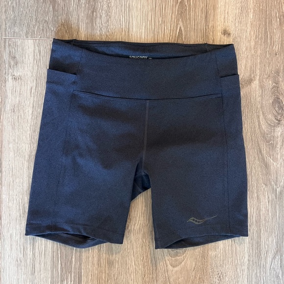 BNWT Saucony Women’s Fortify 6” Shorts - Picture 8 of 10